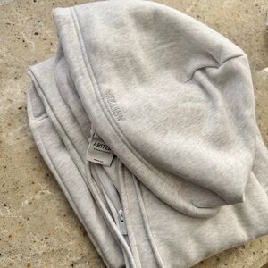 ARITZIA | sweatfleece mega zip hoodie in heather cloud white.